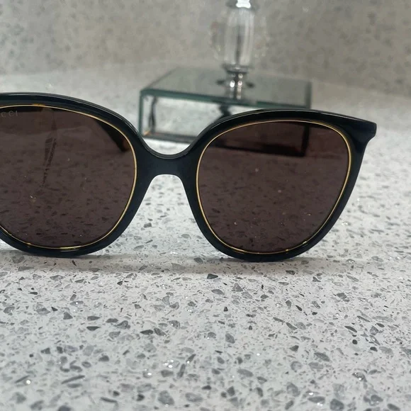 NWT Gucci black/Gold lining GG1076S